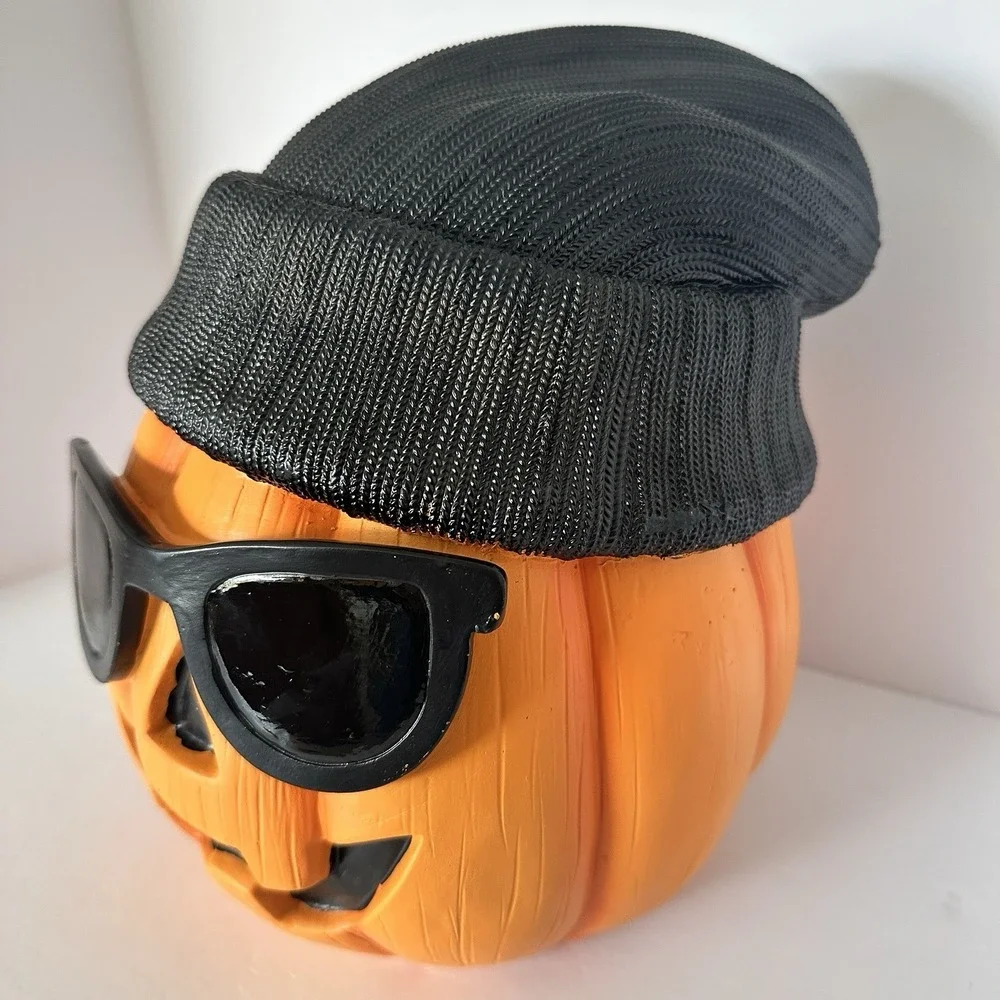 Halloween Jack-o'-Lantern Pumpkin Figurine Beanie & Sunglasses